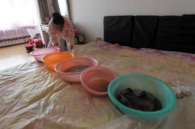 民权楼上漏水，住户失联，小区没物管，业主维权难！律师来支招……
